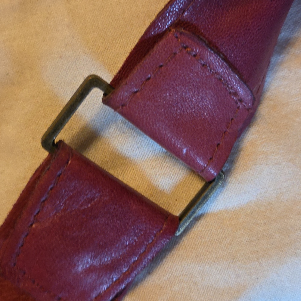 Distressed Red Partial Fringe Sash Bag - Picture 4 of 7